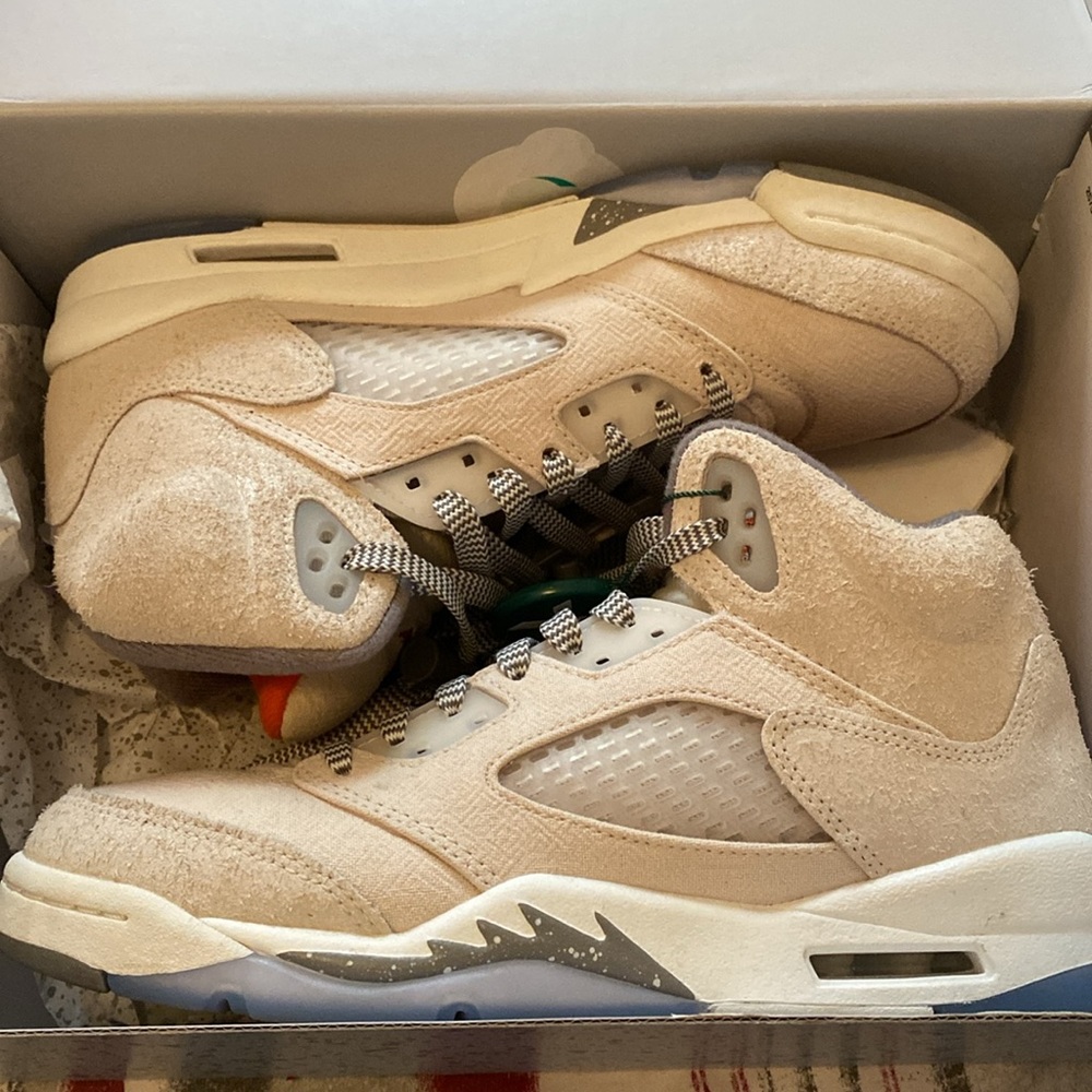 Air Jordan 5 Retro SE Craft.